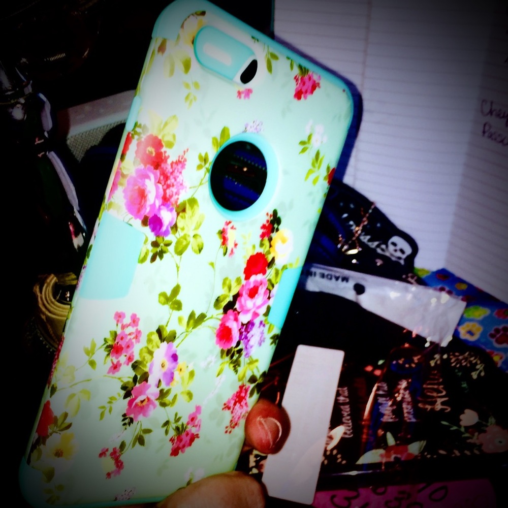 Cell phone case iPhone 7+ I THINK. FREE W/BUNDLE - Picture 2 of 6